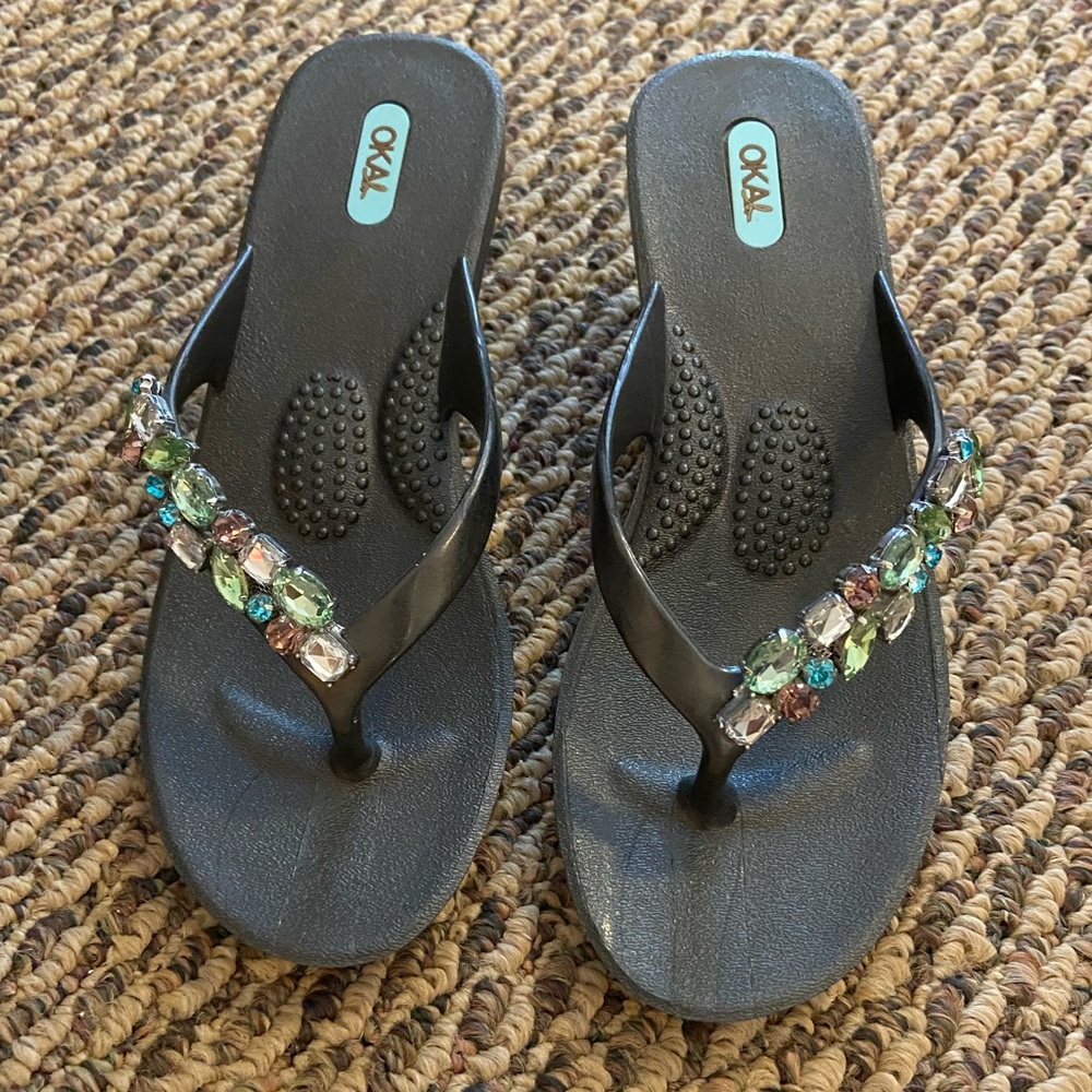 NWOT OKAL Gray sandals size small (fits 6.5 or 7)